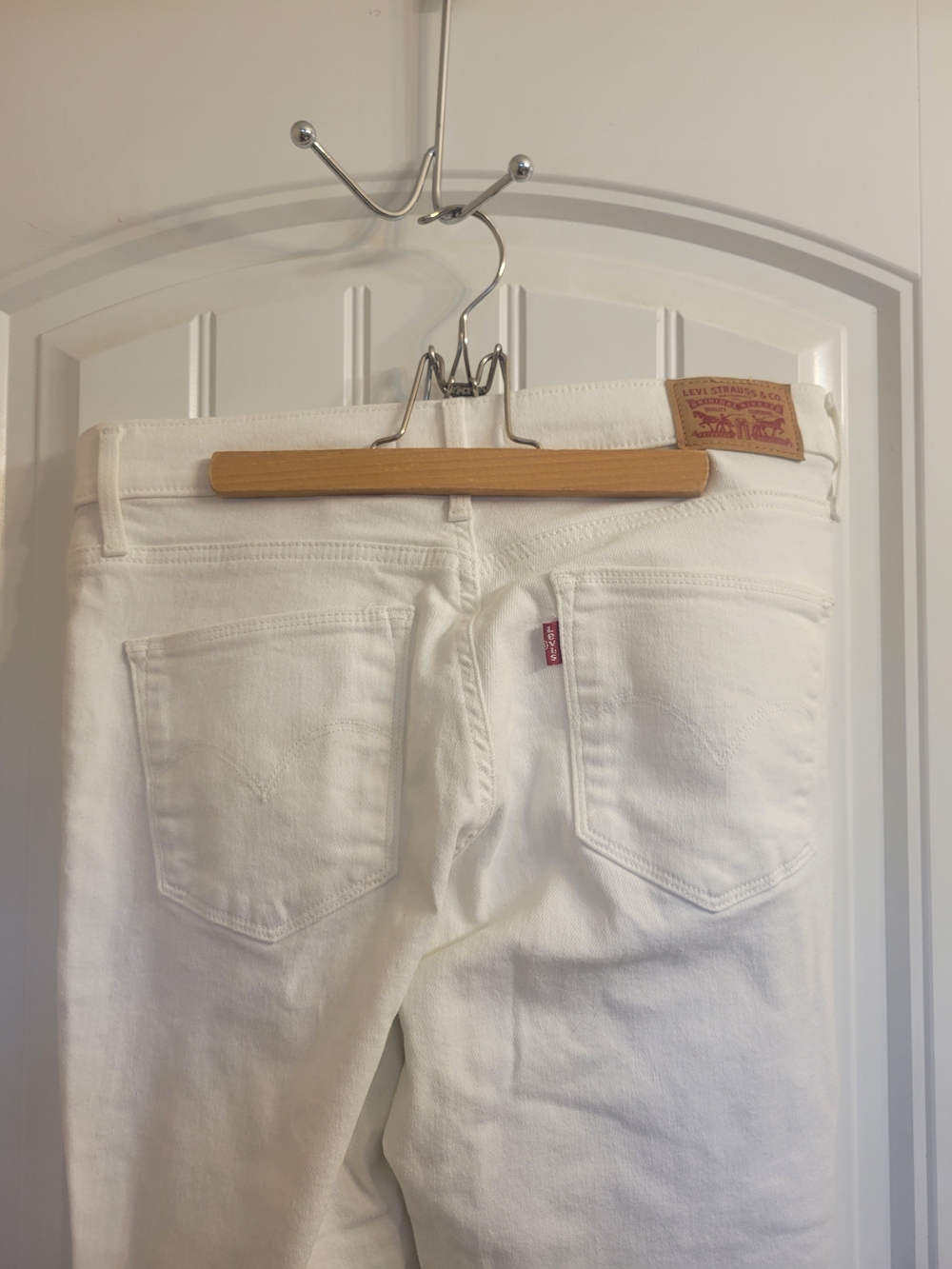 Levi's Women's White Slimming Skinny Jeans